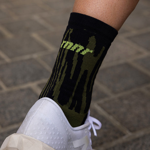 rnnr Marathon Sock: Drippy Cheetah Green